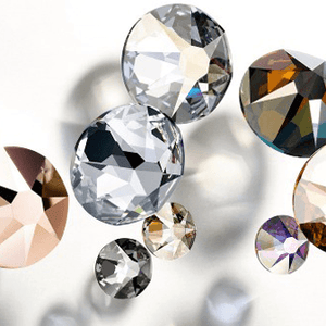 Découvrez nos Strass Flat Back Hot Fix Cristal