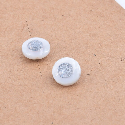 Perles Ronde Plate en Nacre Blanche avec Arbre de Vie Platine 8x3mm, Trou 0.6mm (2)