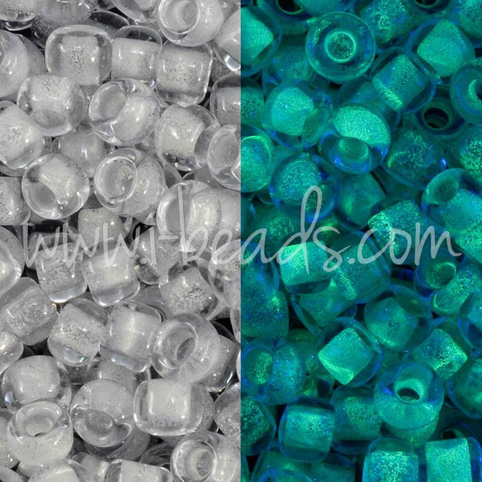 cc2725 - perles de rocaille Toho 8/0 Glow in the dark gray crystal/bright green (10g)