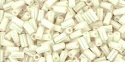 cc122 - perles Toho bugle 3mm opaque lustered navajo white (10g)