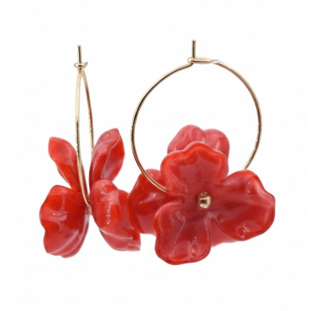 Boucle d'oreille fleurie rouge 3 pétales sur créoles acier doré 25mm (1 paire)