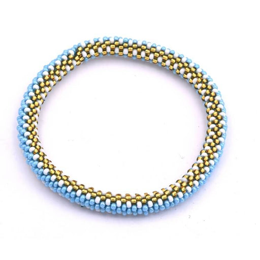 Bracelet jonc crocheté Népalais bleu ciel blanc et doré 65mm (1)