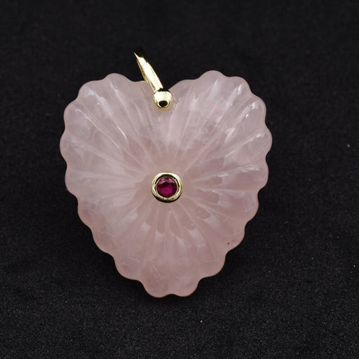 Pendentif coeur sculpté quartz rose laiton doré et zircon 35x30mm (1)