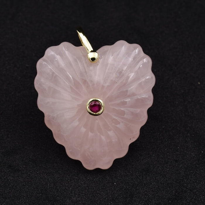 Pendentif coeur sculpté quartz rose laiton doré et zircon 35x30mm (1)