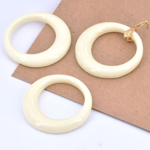 Connecteur pendentif rond résine blanc ivoire 35x3-5mm (2)