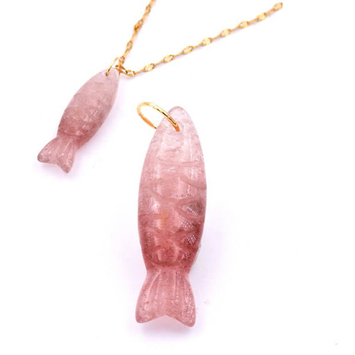 Pendentif poisson en quartz fraise 34x11mm et anneau acier doré (1)
