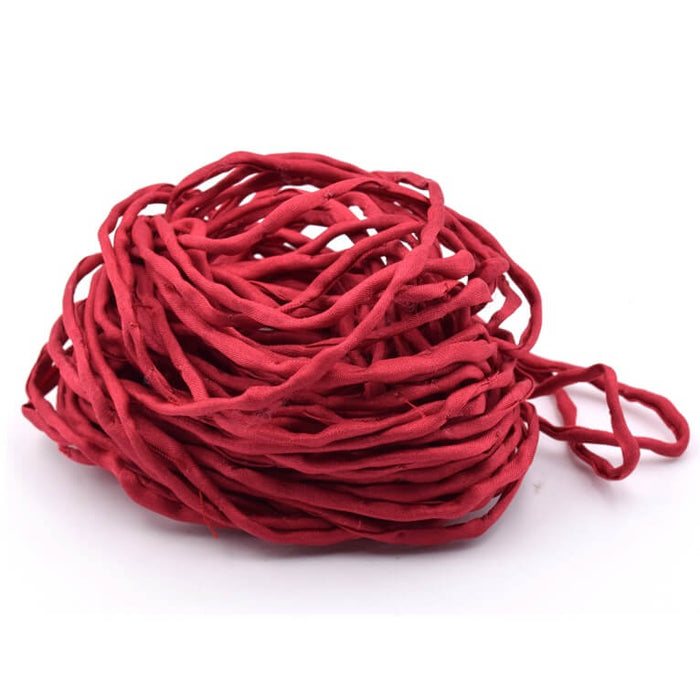 Cordon de soie naturelle teinture main rouge cerise 2mm (1m)