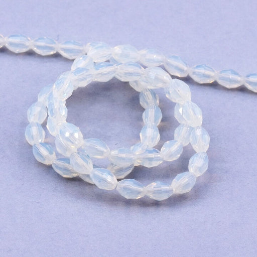 Perle ovale à facettes en verre opalite 6x4mm - Trou: 0.8mm (1 Fil-40cm)