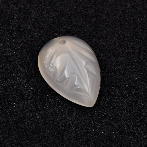 Achat Pendentif feuille en agate blanche beige 19x14mm - Trou: 0.8mm (1)