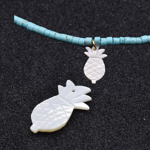 Pendentif charm ananas nacre blanche 18x10mm - Trou 0.8mm(1)