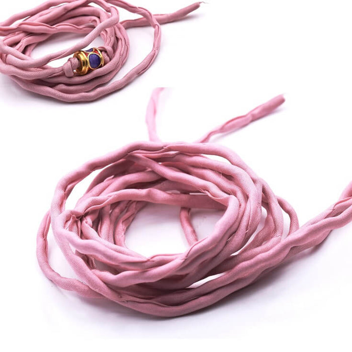 Cordon de soie naturelle teinture main rose parme 2mm (1m)