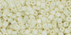 cc122 - perles Toho cube 1.5mm opaque lustered navajo white (10g)