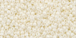 cc122 - perles de rocaille Toho 15/0 opaque lustered navajo white (5g)