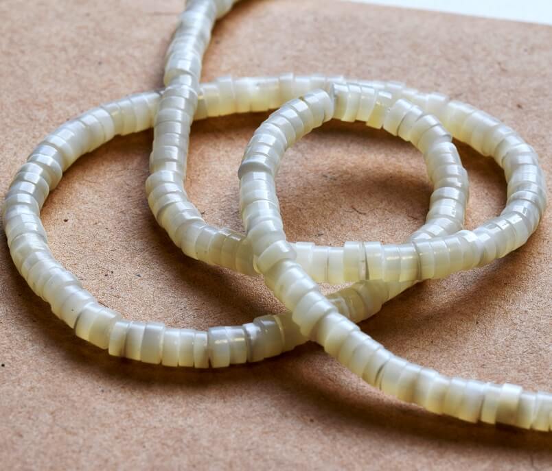 Lot De 16 Perles En Nacre Véritable – Dans Boîtier Métal – Percées