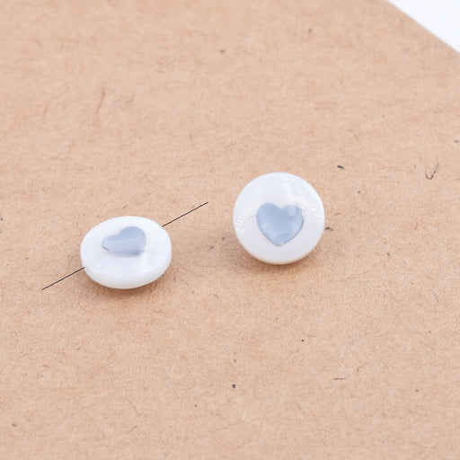 Perles Ronde Plate en Nacre Blanche avec Coeur Platine 8x3mm, Trou 0.6mm (2)