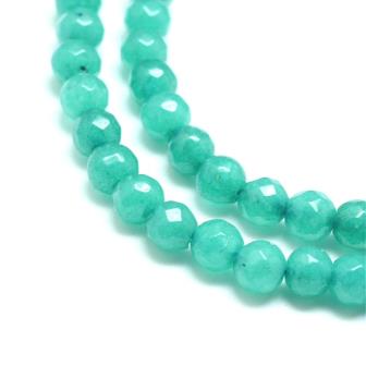 Jade naturel teinté vert carraibe à facettes, 4mm, trou 1mm env: 90 perles (vente 1 rang)